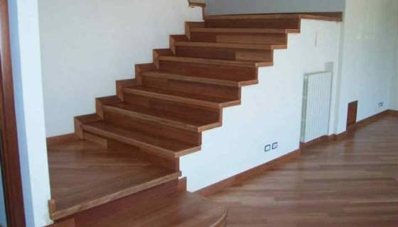 Posa parquet su scale a Salerno